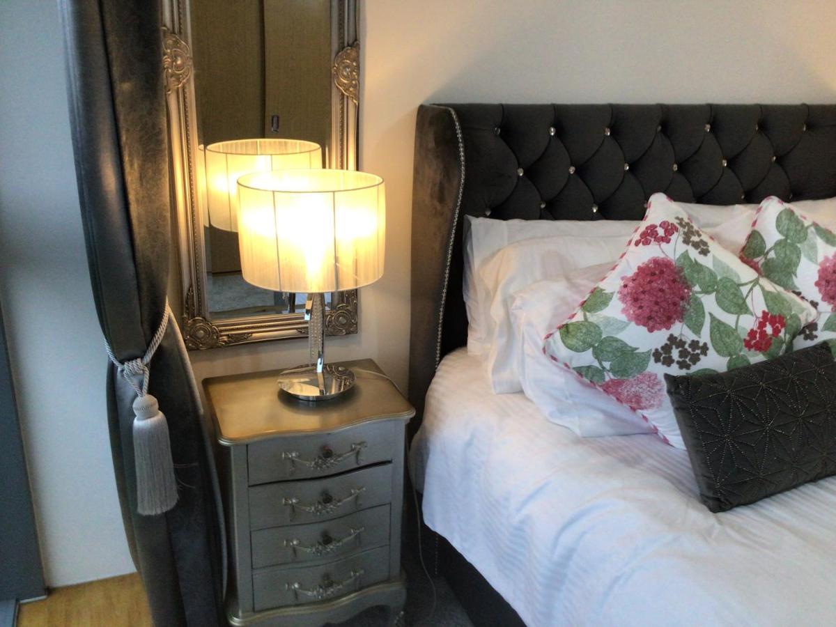 Luxurious River View Apartment With Terrace Worcester Eksteriør bilde