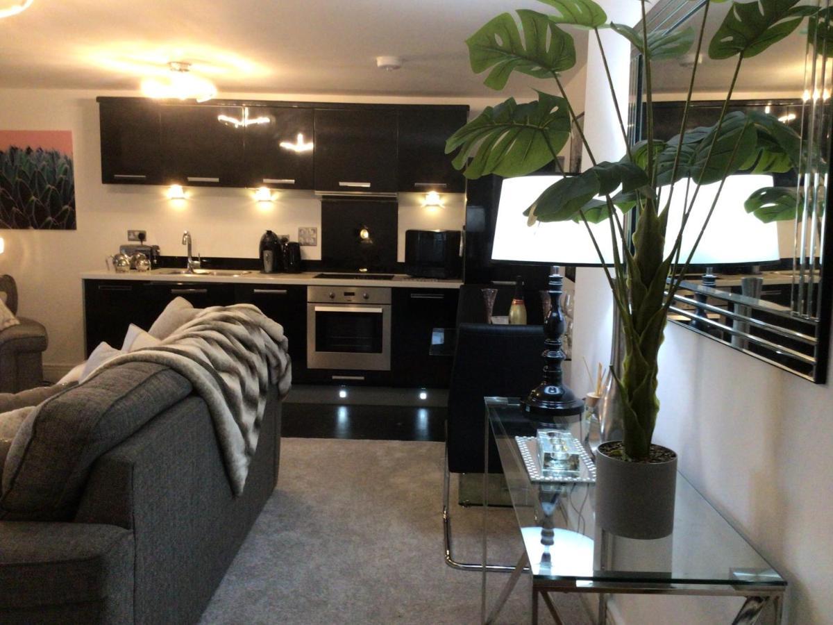 Luxurious River View Apartment With Terrace Worcester Eksteriør bilde