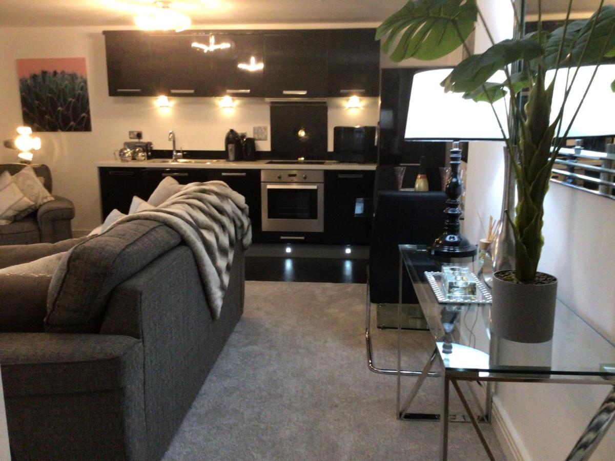 Luxurious River View Apartment With Terrace Worcester Eksteriør bilde