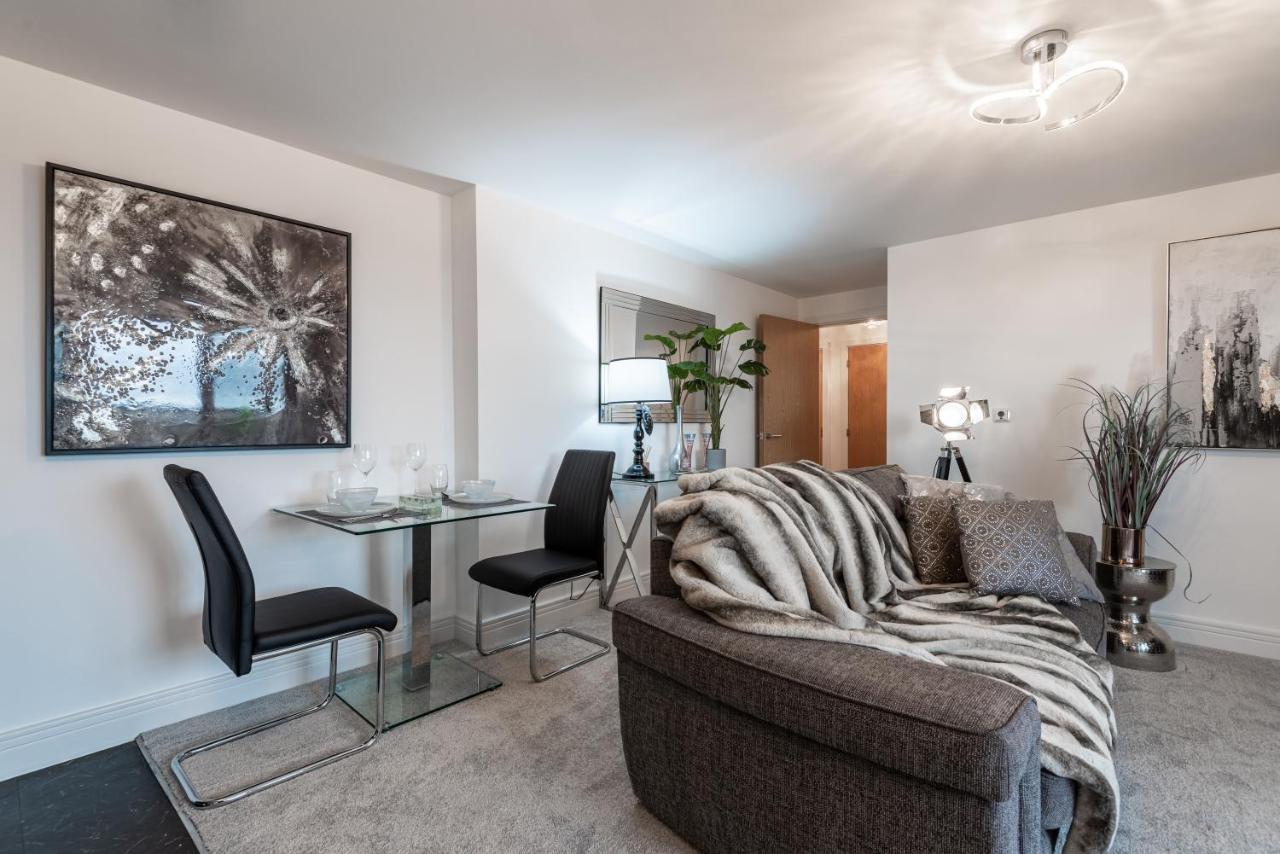 Luxurious River View Apartment With Terrace Worcester Eksteriør bilde